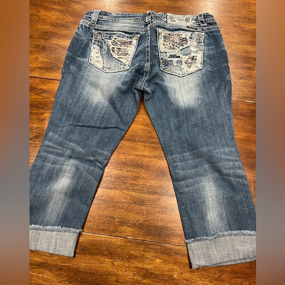Miss Me Standard Easy Crop, Distressed Denim Crop/Capri, Size 32 Waist